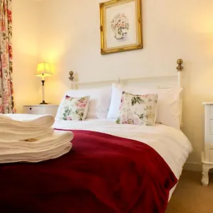 https://twos-mews.cardiffhotelswales.com